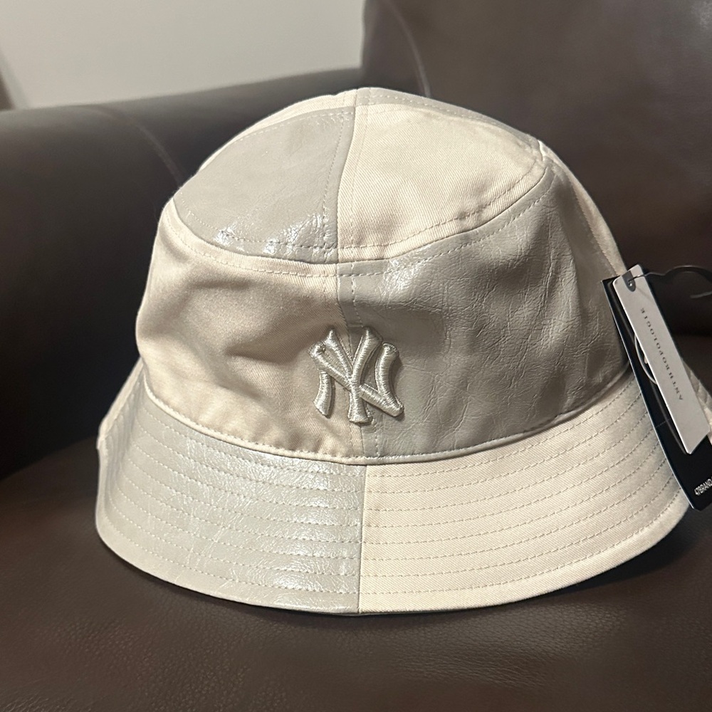 NY bucket hat - exclusive UO x 47 brand - faux leather details - (OSFA)